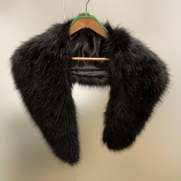 Black (artificial) fur stole - Picture 1 of 2